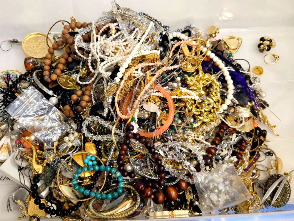 大量イミテーションアクセサリー約7kgをお買取しました！