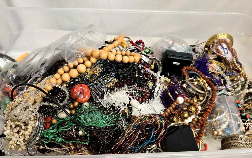 多種多様なイミテーションアクセサリー約10kg