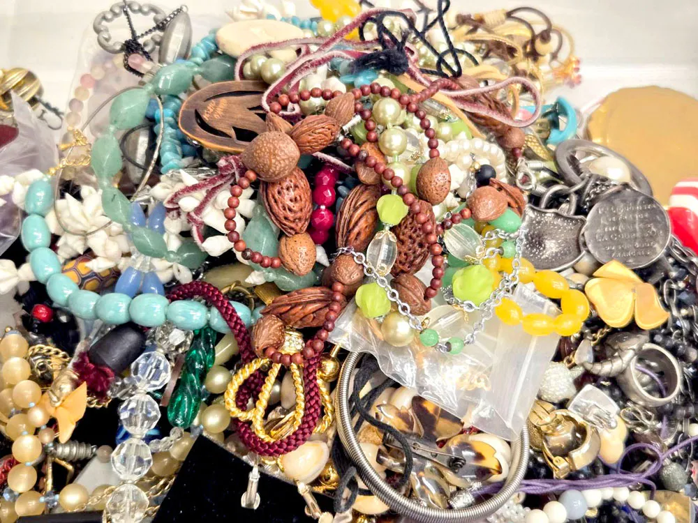 大量イミテーションアクセサリー 約6kgをお買取しました！