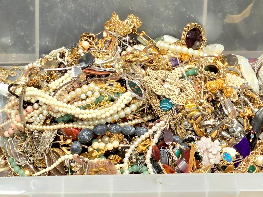 驚きの査定額！イミテーションアクセサリー約5.10kgを250,000円でお買取りいたしました